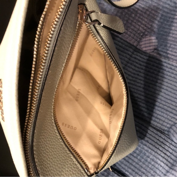 Guess Handbag - Picture 8 of 9